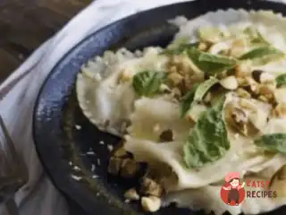 Равіолі з сиром та грушею