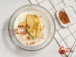 Крок 7: Кремова каша з бурого рису з яблуком і корицею