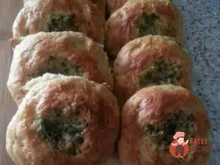 Ароматні чесночні булочки із зеленню