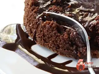 Гарячий шоколадний десерт із лікером