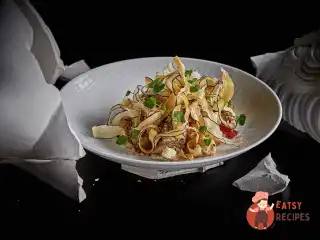 Баклажани з виноградом та сиром фета
