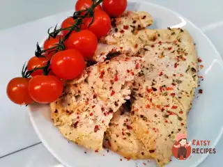 Індичка, запечена в пряному соусі з сиром