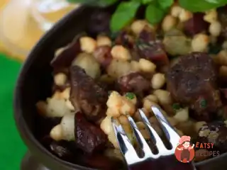 Рагу з баранини з курагою, чорною смородиною та картоплею