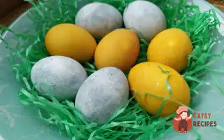 Великодні Яйця, Пофарбовані В Каркаде Й Куркумі