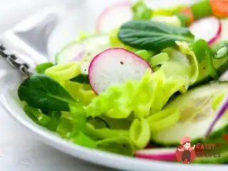 Легкий салат із кефіром