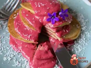 Оладки з малиновим та манговим соусами