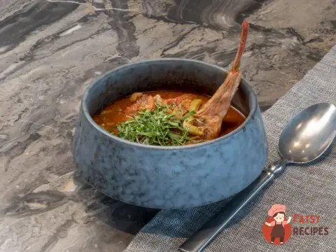 М'ясна солянка з каперсами