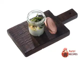 Йогуртовий соус із зеленню