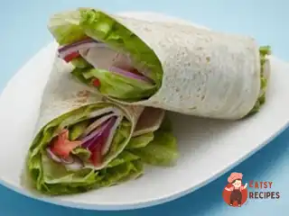 Індичка з салатом у лаваші