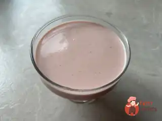 Полунична панна-котта