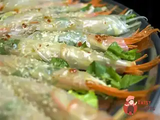 Запечені креветки на грилі в рисовому папері