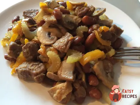 Яловичина з імбиром, квасолею, овочами та грибами
