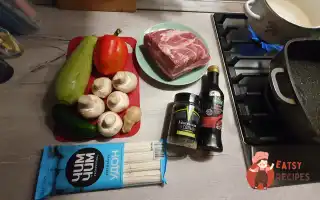 Локшина Удон Зі Свининою Та Овочами