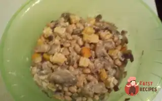 Грибний Салат З Квасолею Та Сухариками