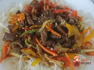 Фунчоза з яловичиною та овочами