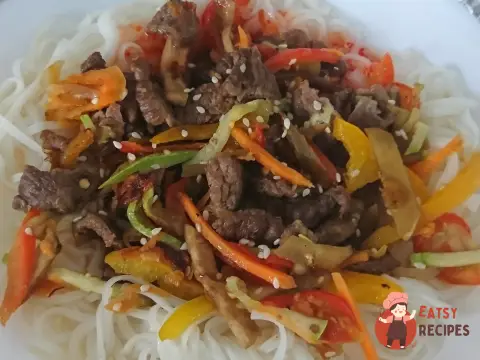 Фунчоза з яловичиною та овочами