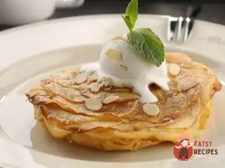 Яблучно-грушевий пиріг з ванільним морозивом