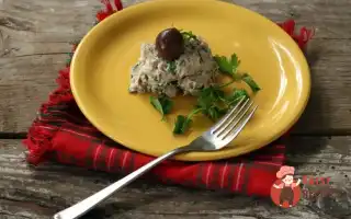 Салат З Консервованим Лососем, Оливками Та Каперсами
