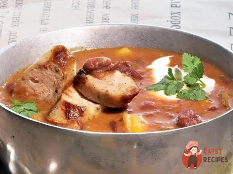 Квасоляний суп з ковбасками-гриль