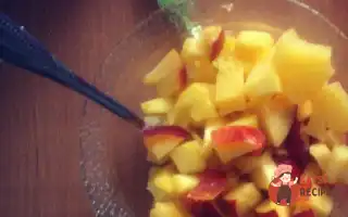 Сонячний Фруктовий Салат З Манго, Ананасів Та Персиків