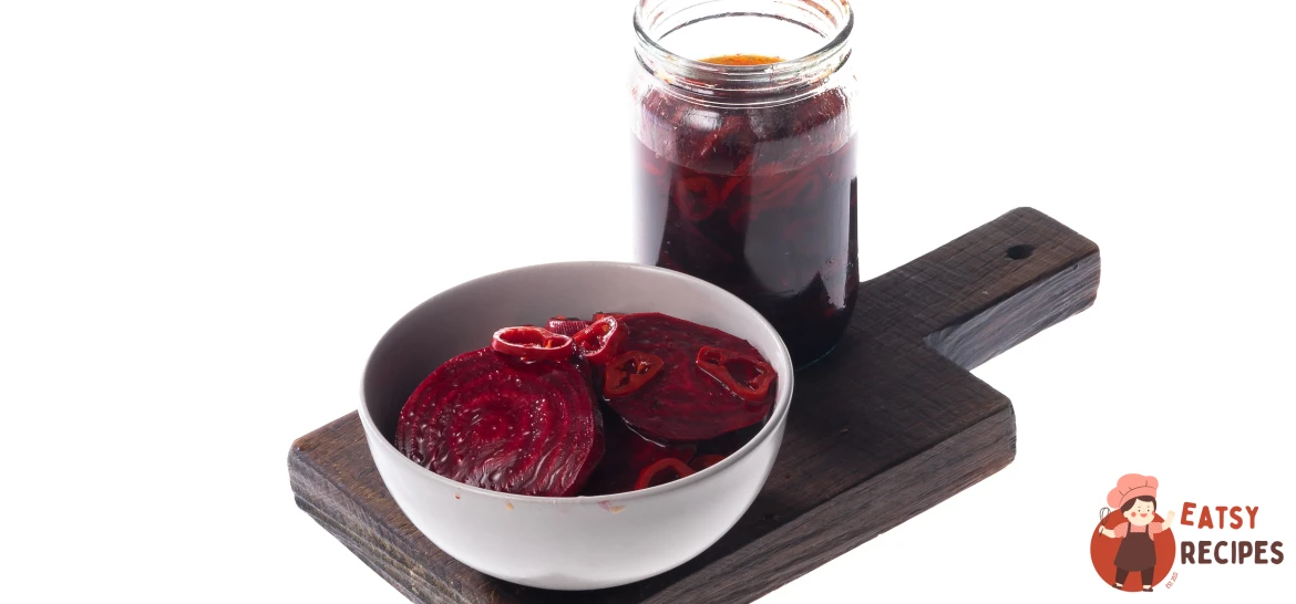 Азіатський салат з маринованих буряків з кунжутом.