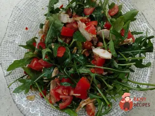 Крок 19: Салат з куркою, печеними баклажанами, перцем та рукколою