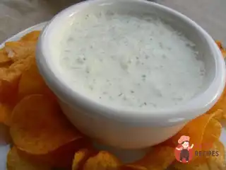 Густий соус з йогуртом та часником