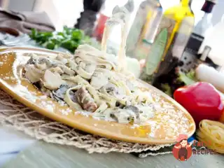 Паста з лісовими грибами