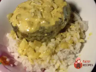 Тріска у жовтому соусі