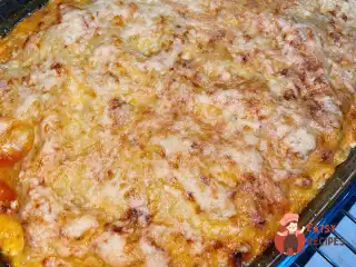 Лазання з соусом болоньєзе