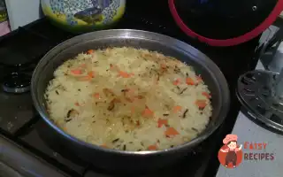 Смажений Рис З Морквою, Цибулею, Нутом Та Індійськими Спеціями.