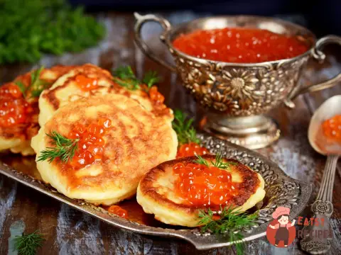 Оладки з червоною ікрою