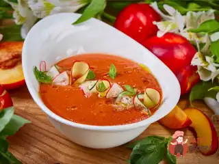 Гаспачо з нектаринами та овочами