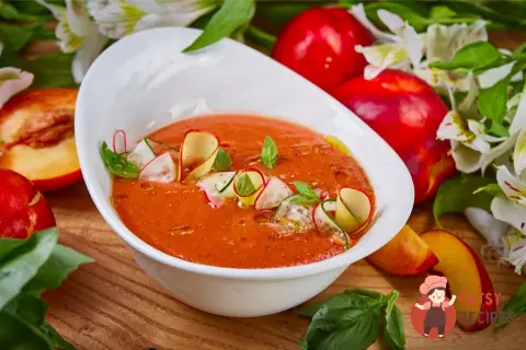Гаспачо з нектаринами та овочами