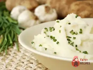 Картопляне пюре з ріпою та часником