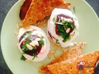 Салат з моцарелою та буряком