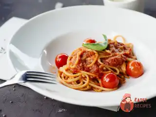 Спагетті з помідорами чері