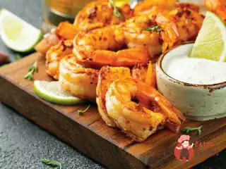 Смажені мурманські креветки в часниковому соусі