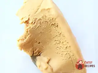 Морозиво з карамелізованим білим шоколадом