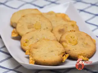 Сирне печиво з розмарином та чорним перцем.