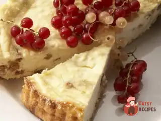 Пудинг сирний з родзинками та яблуками