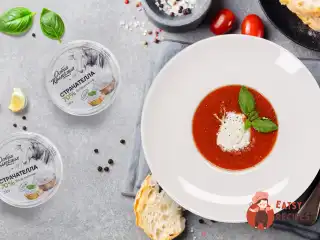 Гаспачо з сиром страчателла