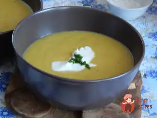 Крем-суп з гарбузом та цибулею-пореєм