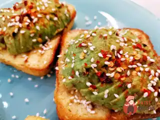 Базилікові кетотости з авокадо