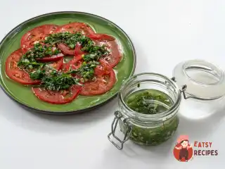 Пікантне заправлення для салату з помідорами