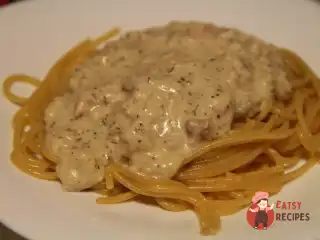 Паста з копченою куркою та плавленим сиром