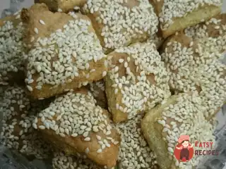 Сирні палички з кунжутом