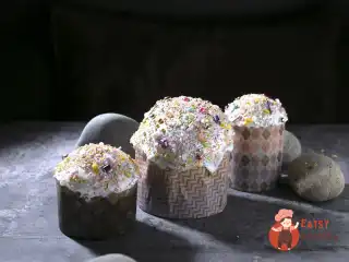 Паска з апельсиновою цедрою та родзинками