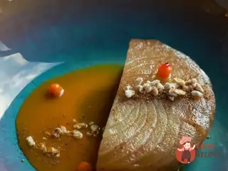 Яблучний гратен з соусом обліпихи