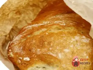 Пісний хліб із борошна з цибулею